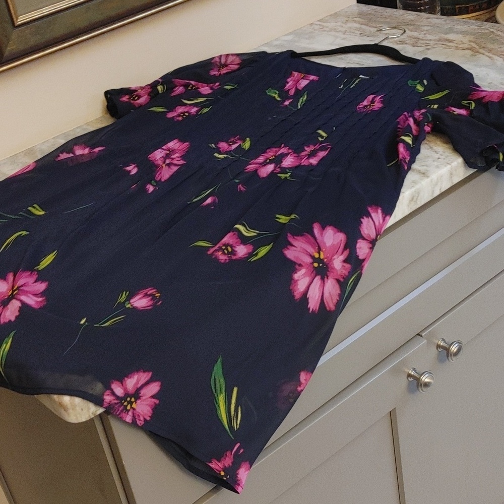 DKNY Short Sleeve Chiffon Mini Dress or Top Navy w Pink Flowers Size 10 - Picture 10 of 12